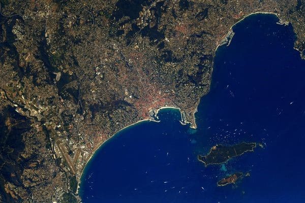 Cannes vue de l'ISS
